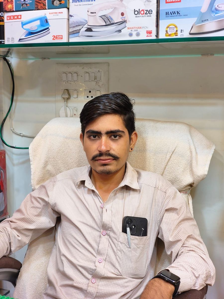 Sumer, Gas Dost team lead, at the shop in Nashik